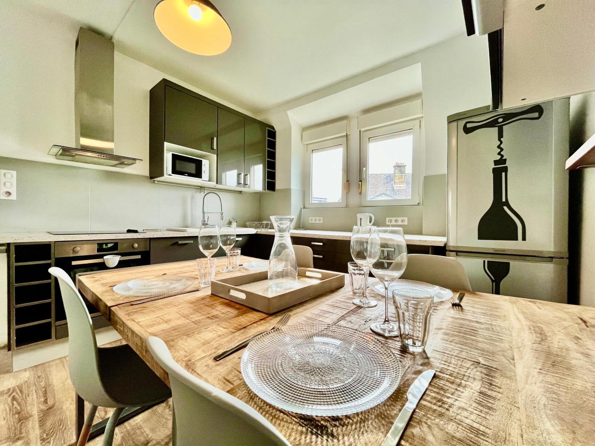 White&grey 3br Proche Centre Et Gare Appartement